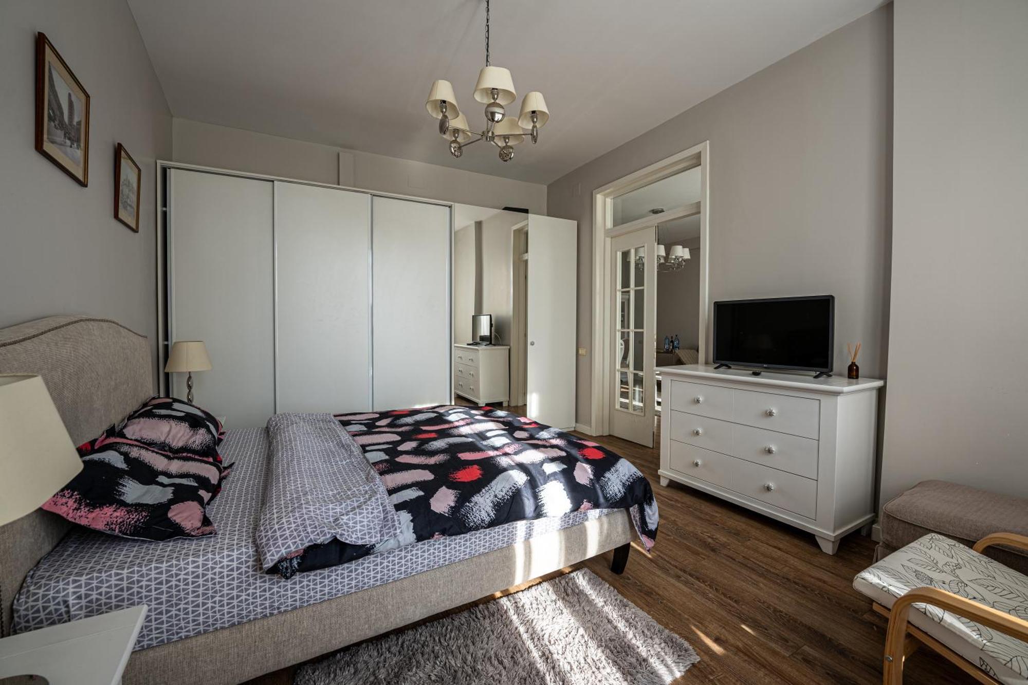 Cozy Two - Heart Of The - Victoriei 2, Old Town Apartment *